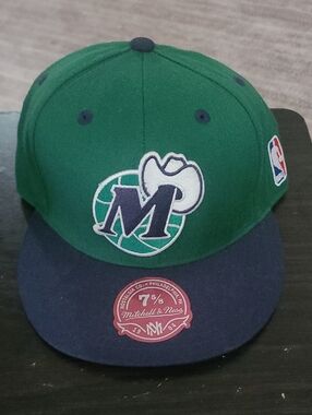 Mitchell & Ness Green and Navy Dallas Mavericks Vintage Logo Snapback Hat